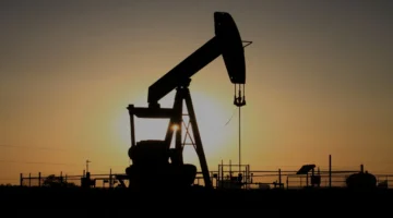 تراجع أسعار النفط.. العالم يدخل عصرًا جديدًا للاقتصاد العالمي